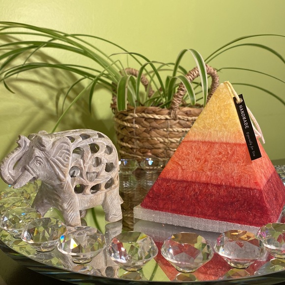 HANDmade Lure's Pyramid Candle Infused w/Grapefruit & Basil Essential Oils & Gem - Picture 2 of 5